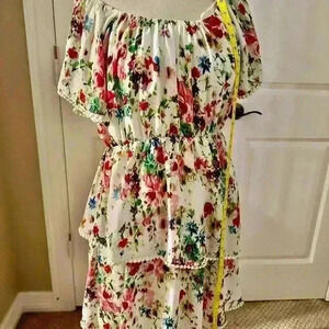 Lovely floral boutique style dress!